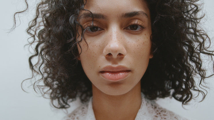 Árstíðarbundin ofnæmi og áhrif þess á hár og hársvörð